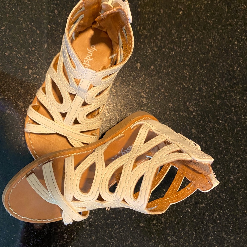 Girl’s gladiator sandal